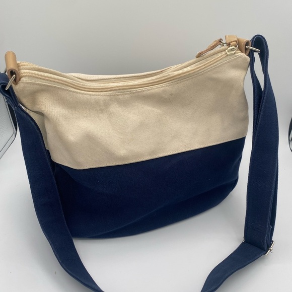 Croft & Barrow Navy and Cream Shoulder Bag - Picture 2 of 9